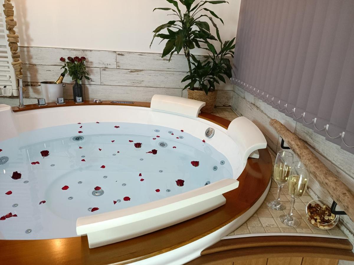 Le Maréchal Duplex - Appartement Cosy avec Baignoire spa Balnéo - CAEN hyper Centre Extérieur photo