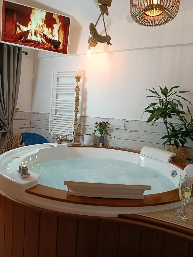 Le Maréchal Duplex - Appartement Cosy avec Baignoire spa Balnéo - CAEN hyper Centre Extérieur photo