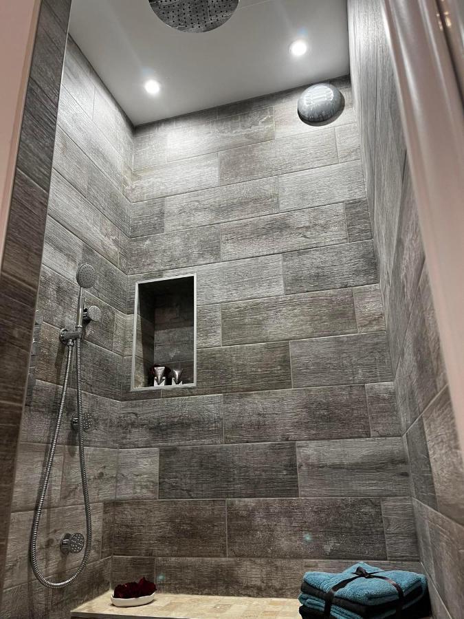 Le Maréchal Duplex - Appartement Cosy avec Baignoire spa Balnéo - CAEN hyper Centre Extérieur photo